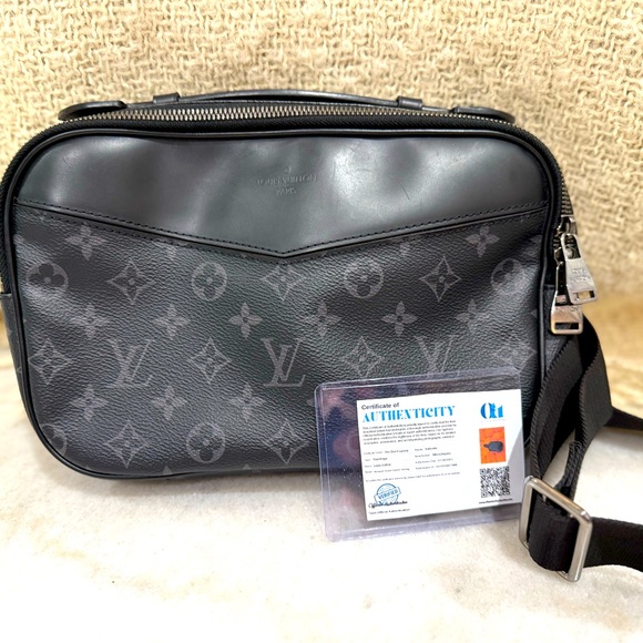 LOUIS VUITTON Monogram Eclipse
Explorer Bumbag - Picture 1 of 8